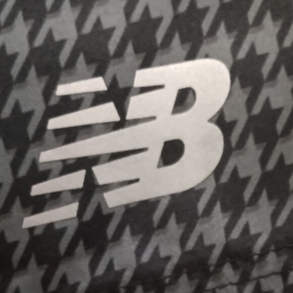 NWOT NEW BALANCE "DRY" BLACK STAR PATTERN SHORTS WITH 3 POCKETS, SIZE "L" - Picture 3 of 13